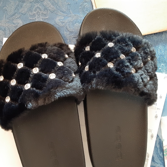 Bebe - Picture 4 of 4